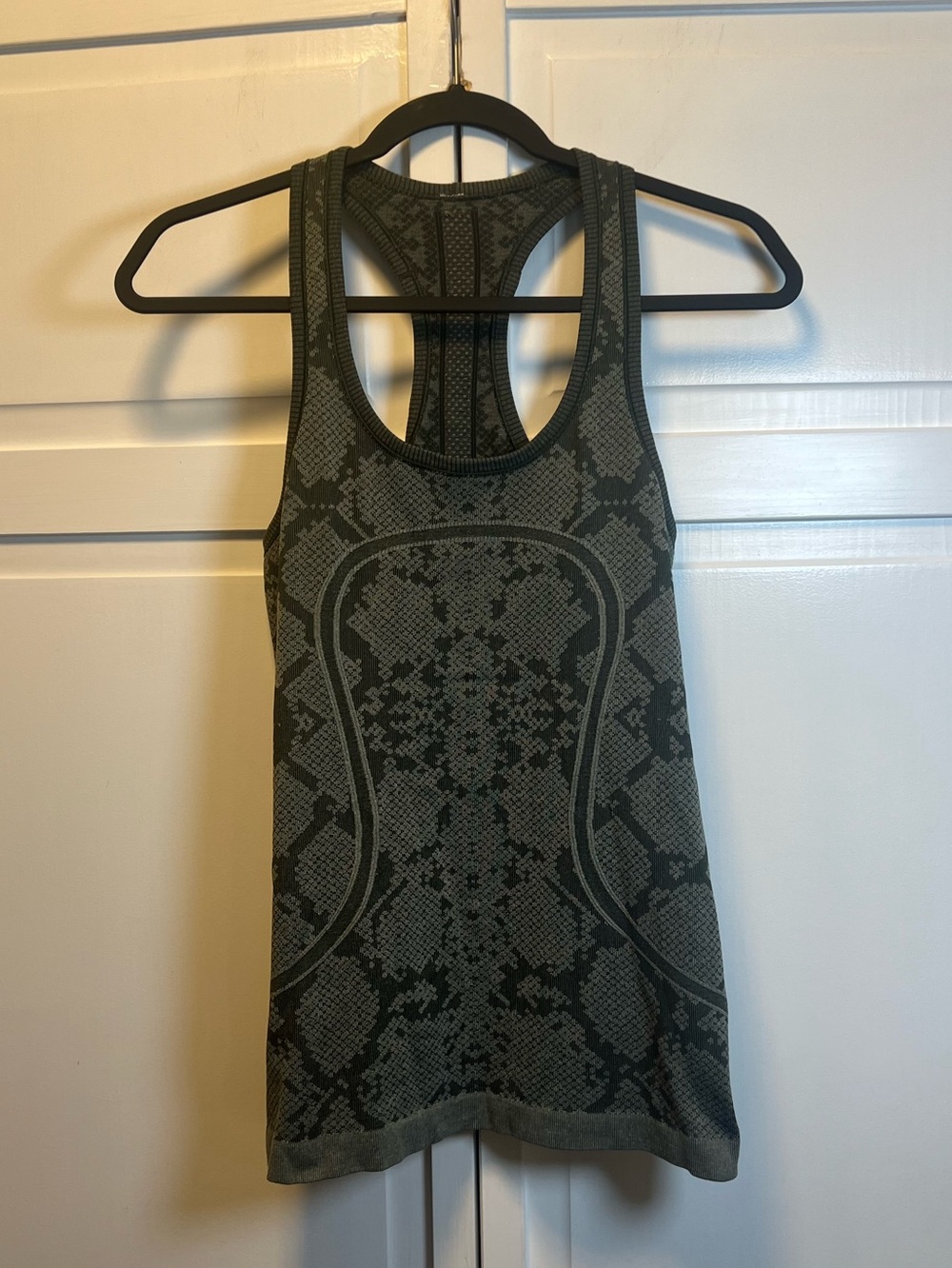 lululemon Women’s Swifty Tech Olive Green Snake-Print Racerback Tank Size 8